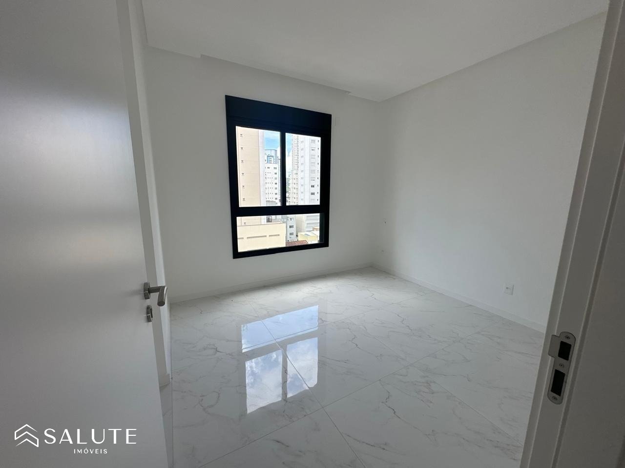 Apartamento à venda 03 Suítes no Centro