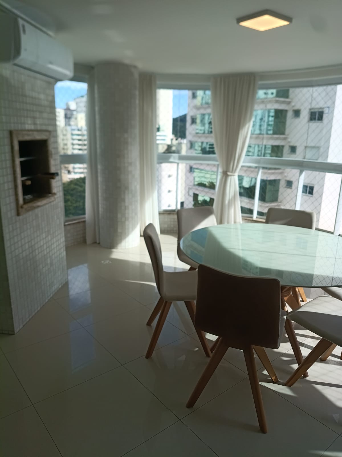 Apartamento aluguel anual 2 suítes no Pioneiros